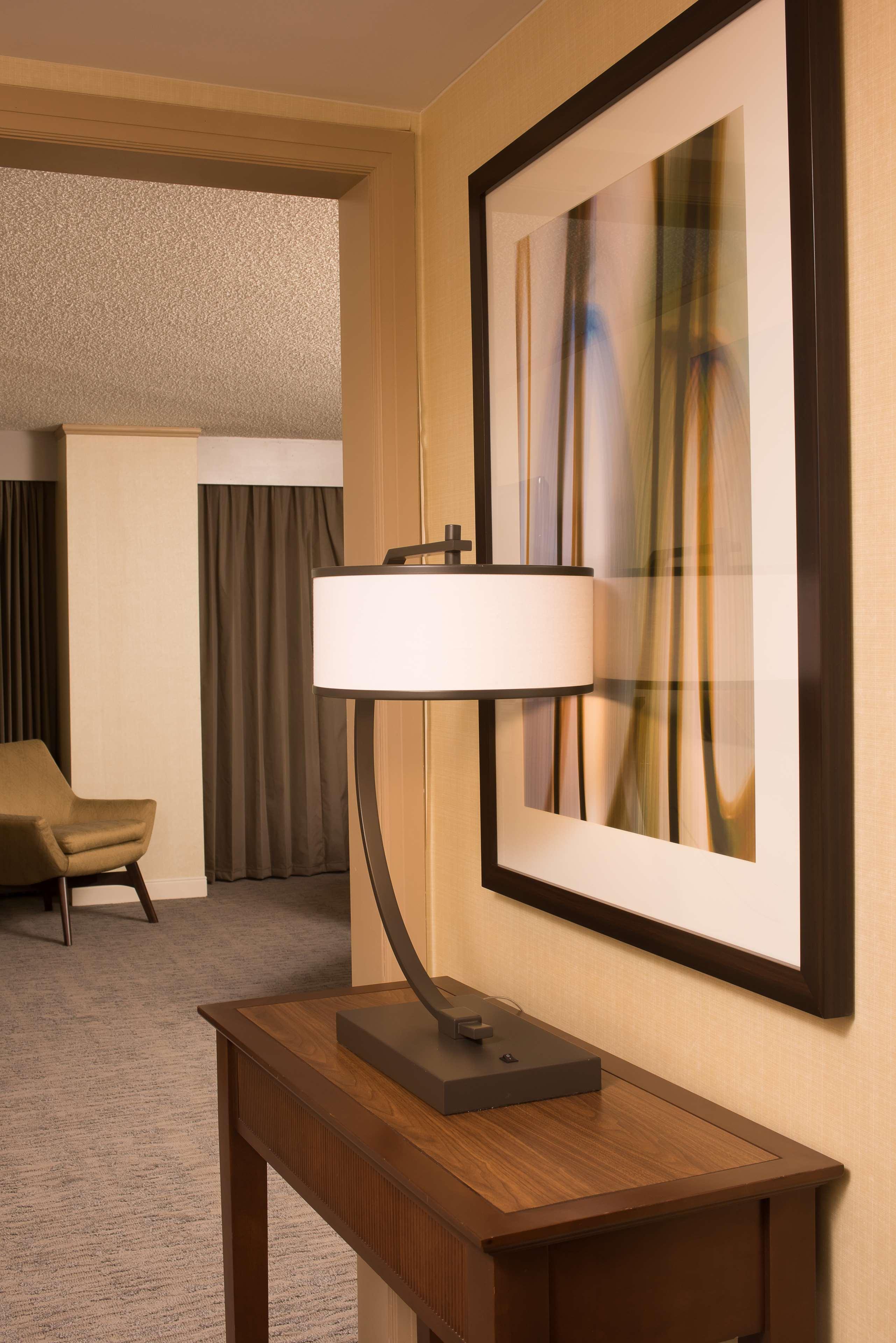 Doubletree By Hilton Tulsa - Warren Place Exterior photo